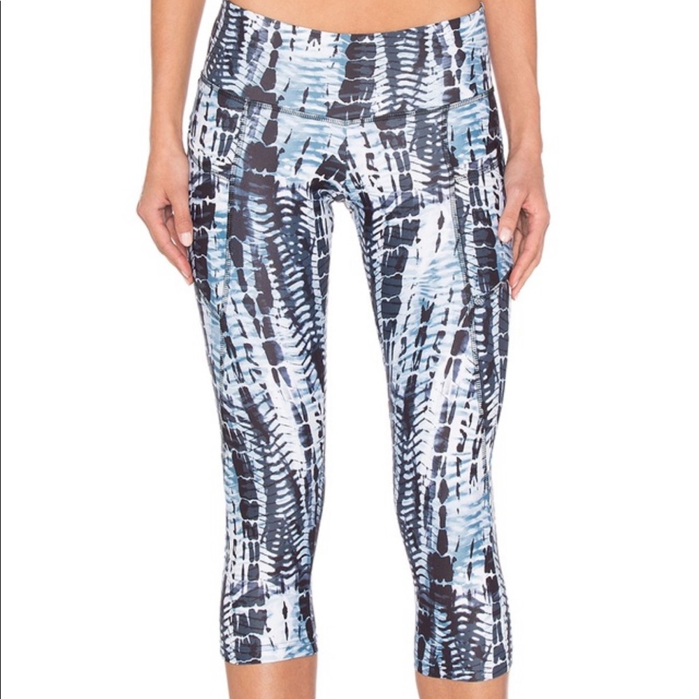 Cropped Printed Leggings - Picture 1 of 12